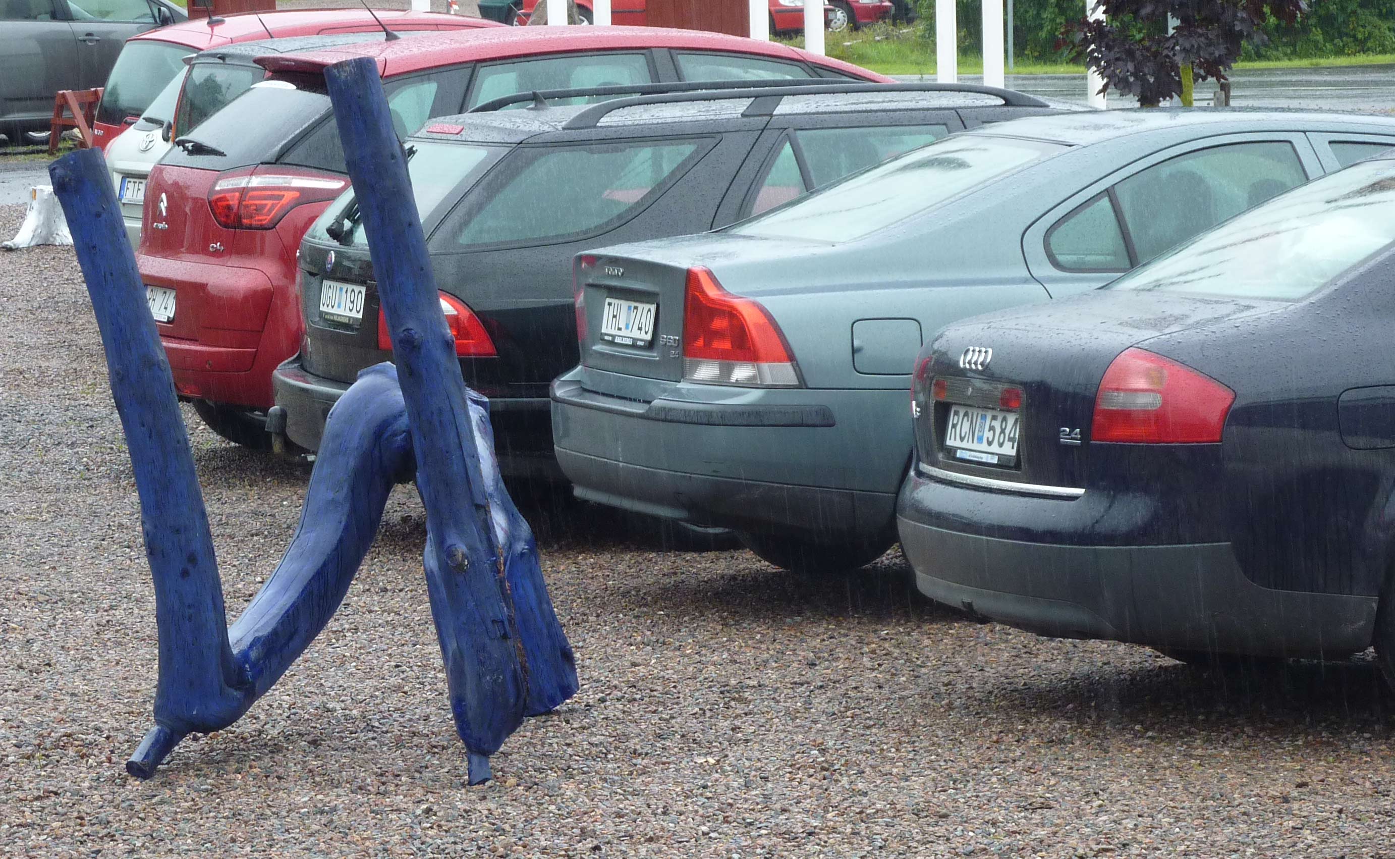 Example image - aligned to the right