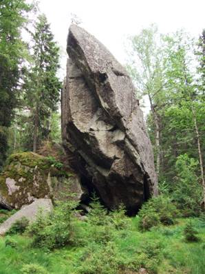 http://upload.wikimedia.org/wikipedia/commons/1/13/Junker_J%C3%A4gares_sten.jpg